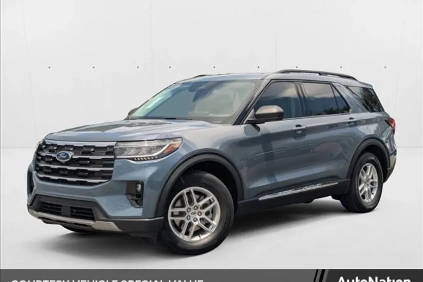 2025 Ford Explorer photo 1