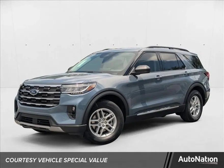 2025 Ford Explorer photo 1