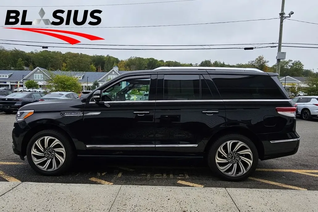 2022 Lincoln Navigator Reserve photo 1