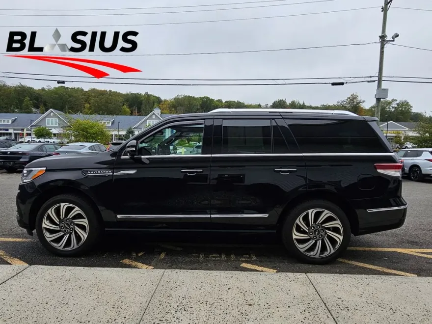 2022 Lincoln Navigator Reserve photo 1
