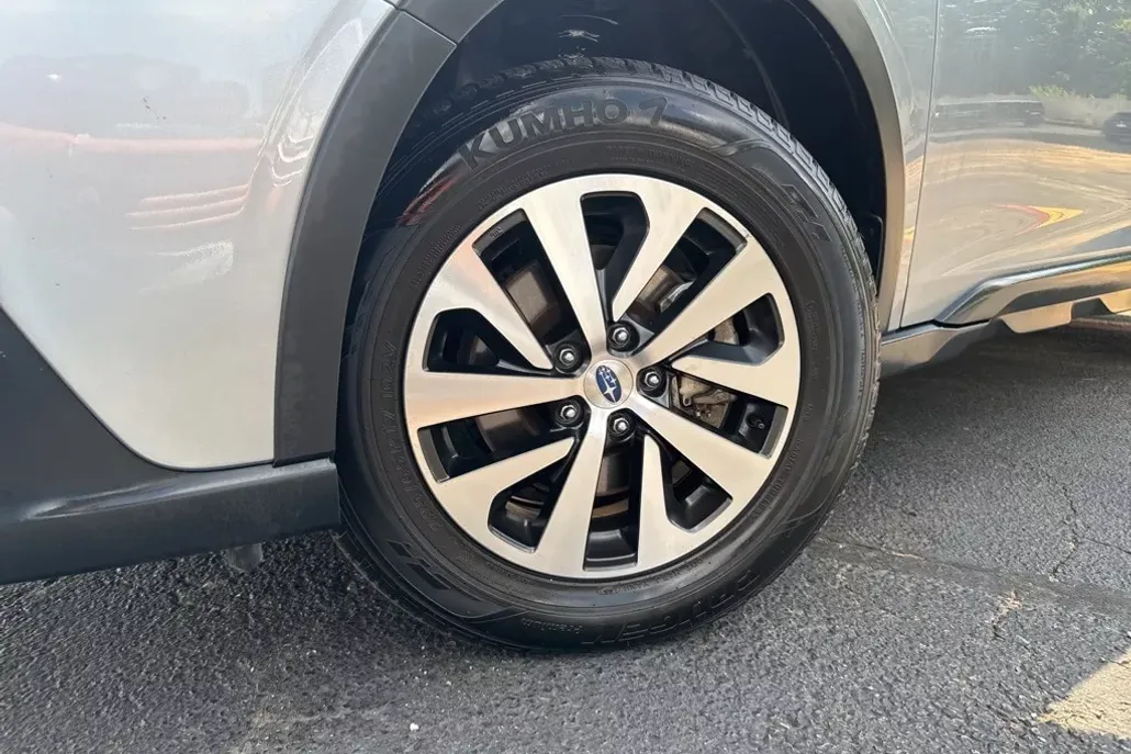 2022 Subaru Outback Premium photo 1