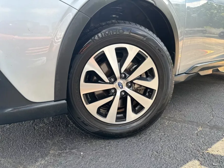 2022 Subaru Outback Premium photo 1
