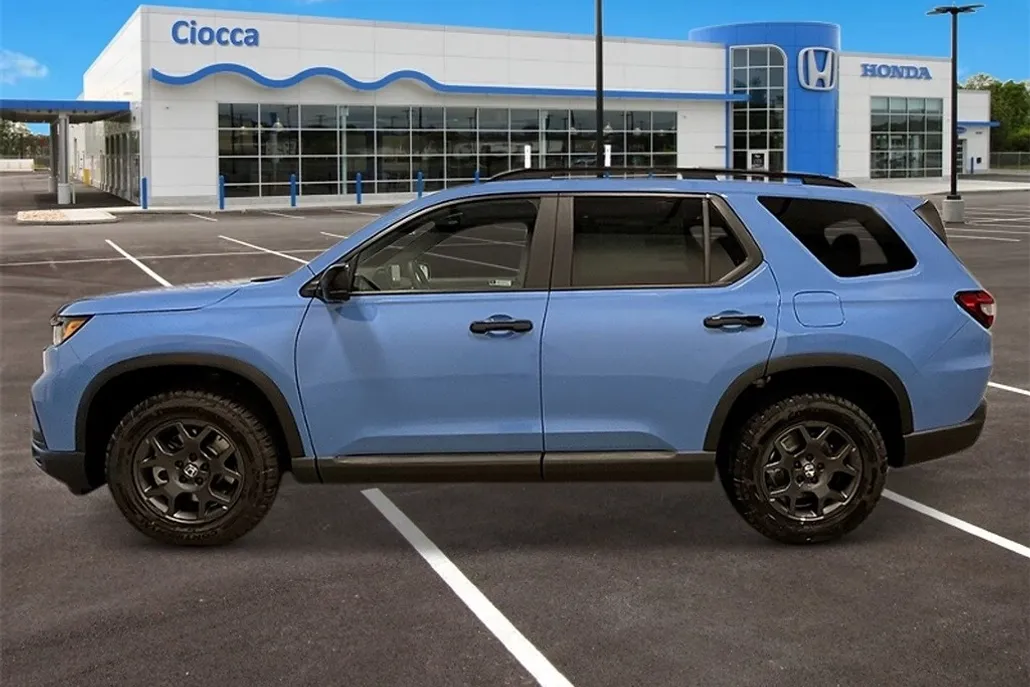 2025 Honda Pilot TrailSport photo 1