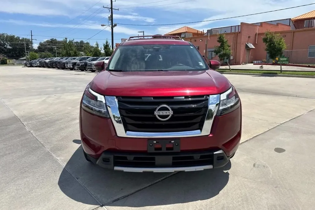 2023 Nissan Pathfinder SL photo 1