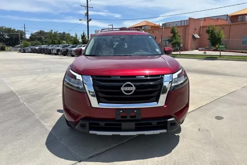 2023 Nissan Pathfinder SL photo 1