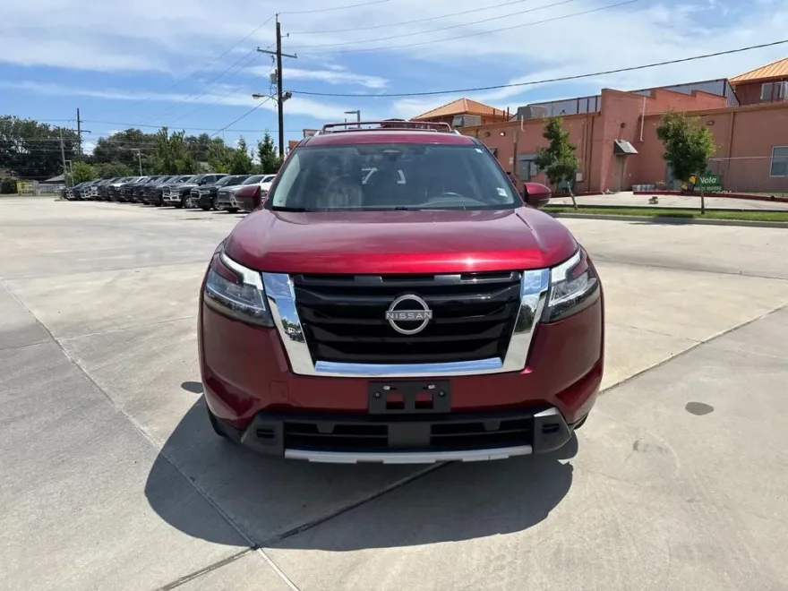 2023 Nissan Pathfinder SL photo 1