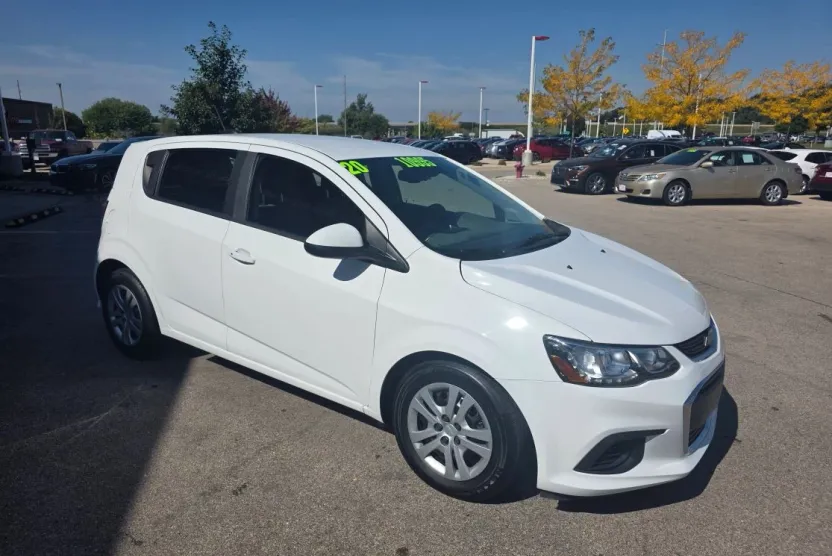 2020 Chevrolet Sonic LT photo 1