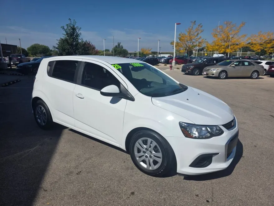 2020 Chevrolet Sonic LT photo 1