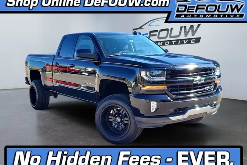 2017 Chevrolet Silverado 1500 LT photo 1