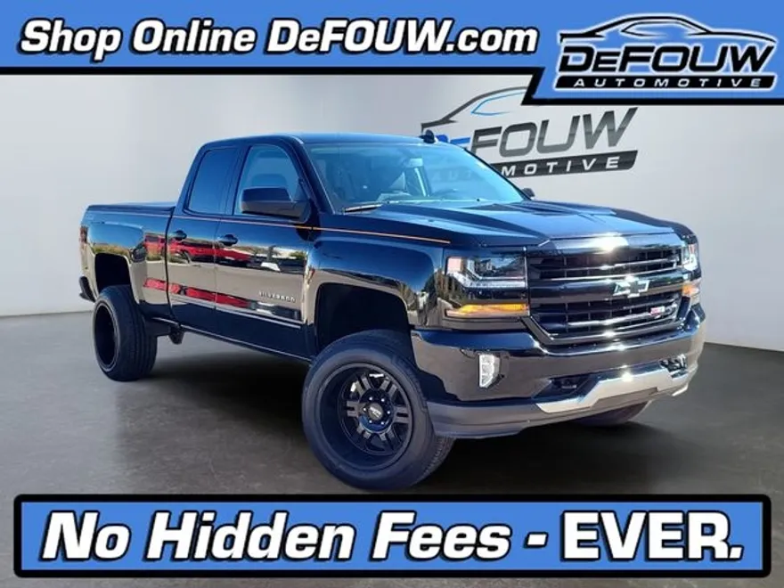 2017 Chevrolet Silverado 1500 LT photo 1
