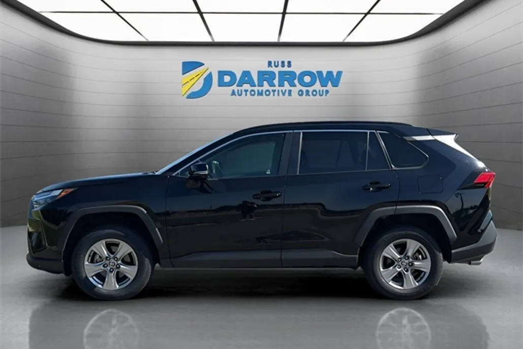 2023 Toyota RAV4 XLE photo 1