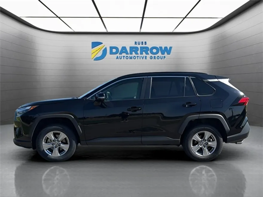 2023 Toyota RAV4 XLE photo 1