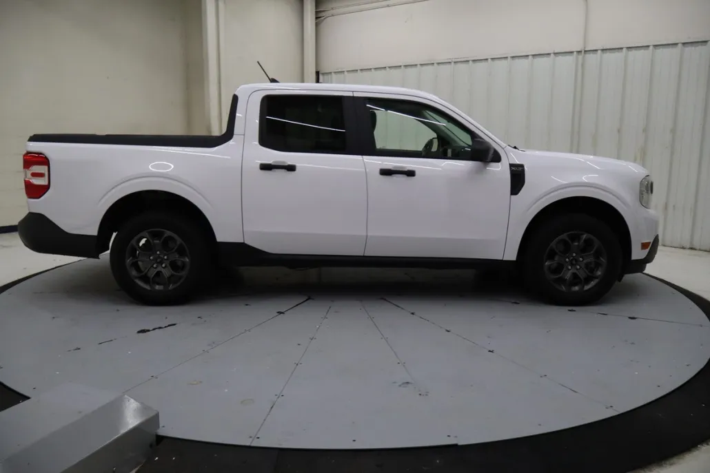 2023 Ford Maverick XLT photo 1