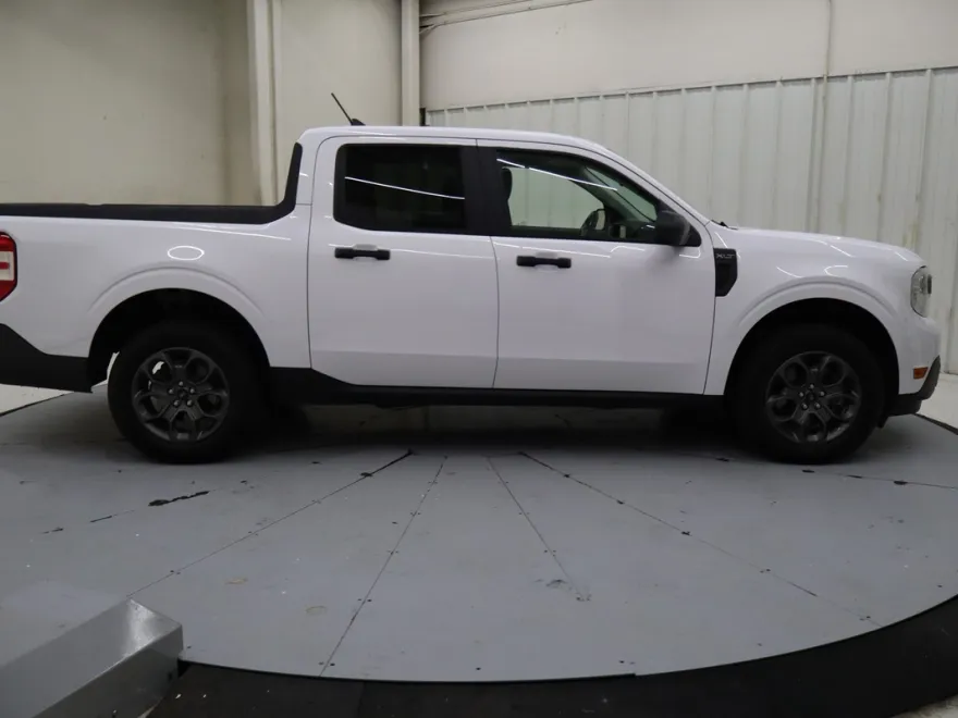 2023 Ford Maverick XLT photo 1