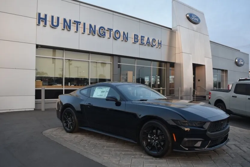 2025 Ford Mustang EcoBoost photo 1
