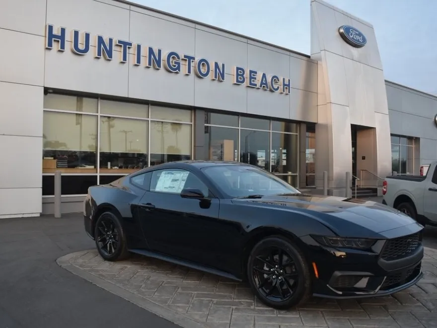 2025 Ford Mustang EcoBoost photo 1