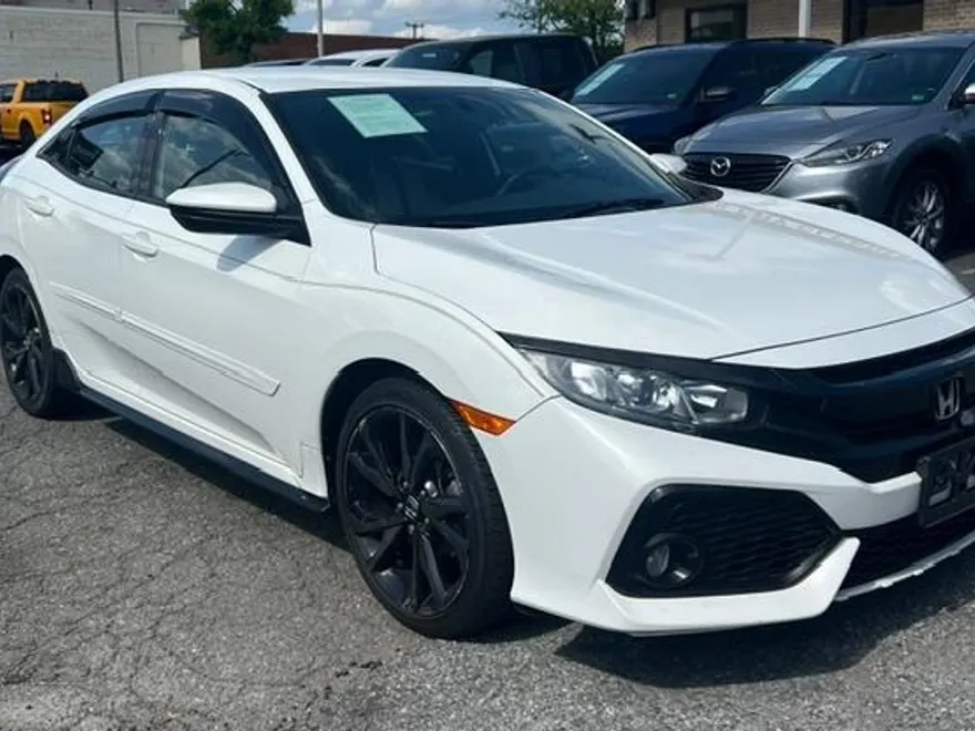 2018 Honda Civic Sport photo 1