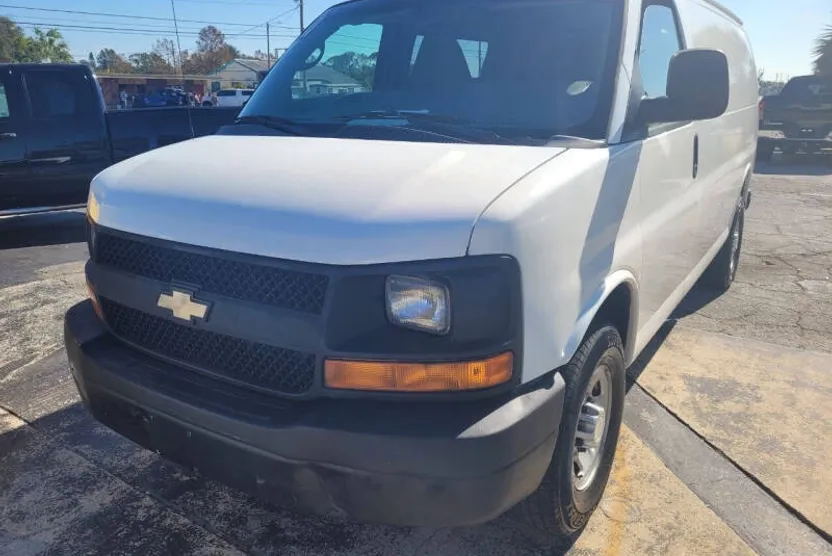 2011 Chevrolet Express 2500 Cargo Van photo 1