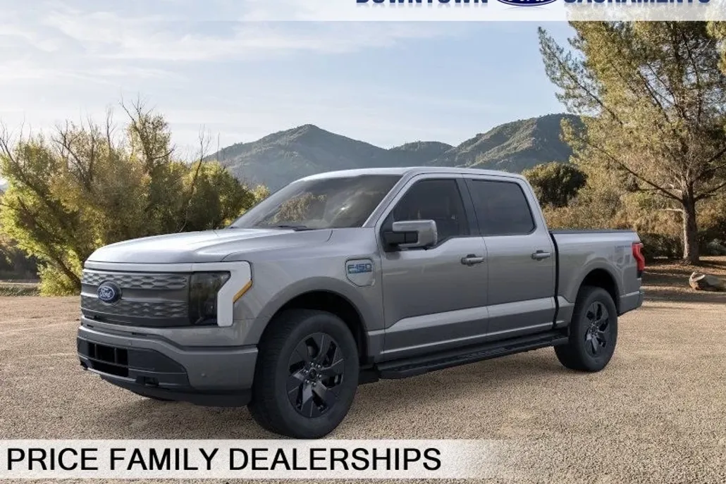 2025 Ford F-150 Lightning Lariat photo 1