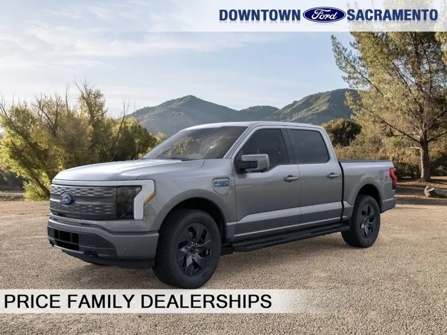 2025 Ford F-150 Lightning Lariat photo 1