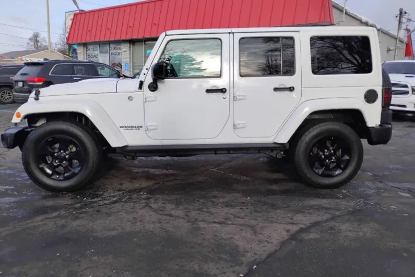 2015 Jeep Wrangler Unlimited Altitude photo 1