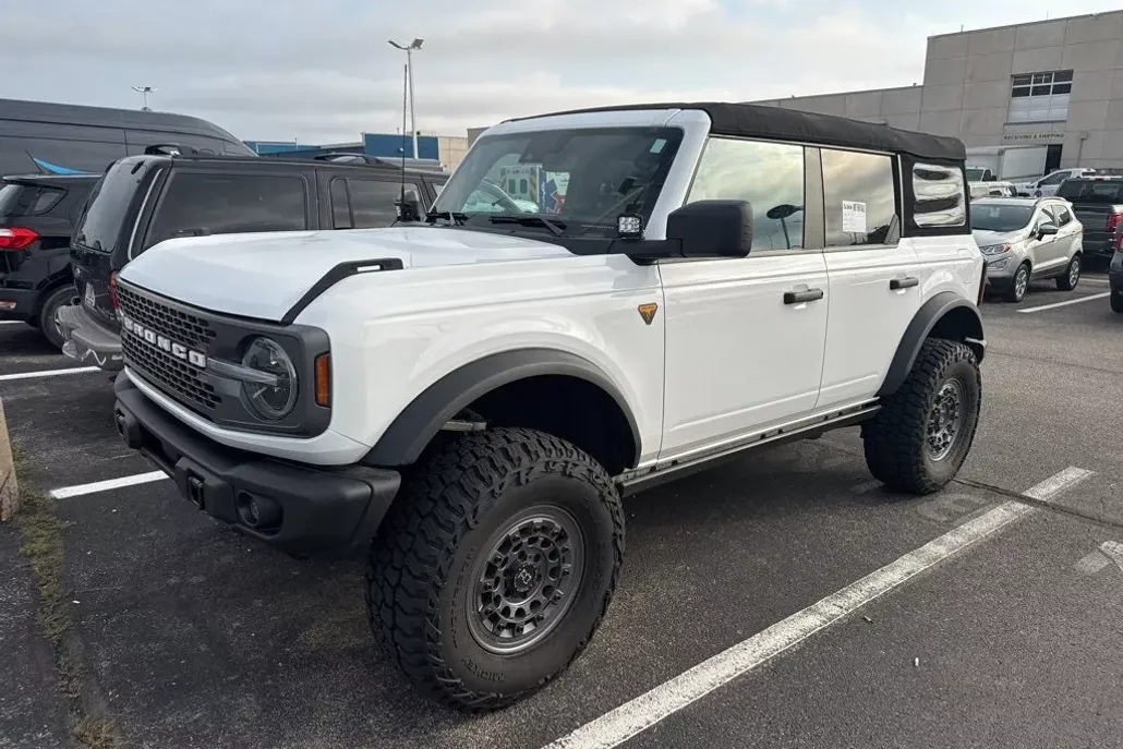 2023 Ford Bronco Badlands photo 1
