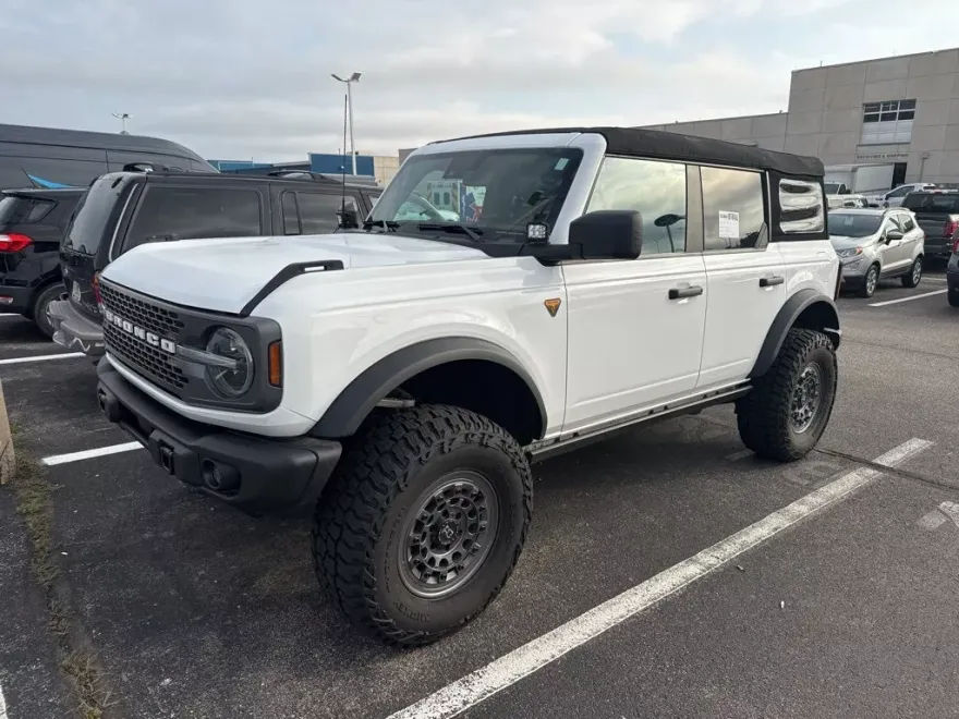 2023 Ford Bronco Badlands photo 1
