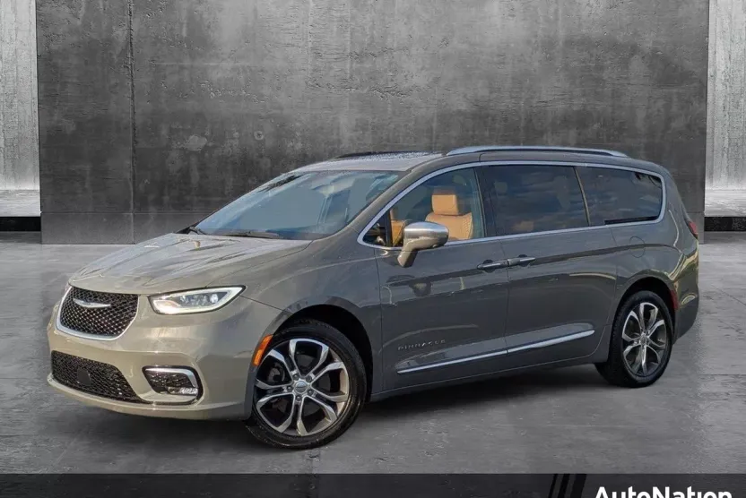 2022 Chrysler Pacifica Pinnacle photo 1