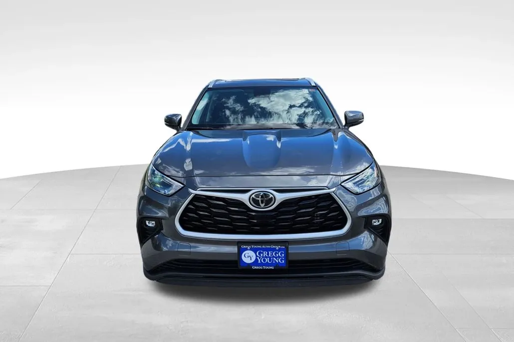 2022 Toyota Highlander XLE photo 1