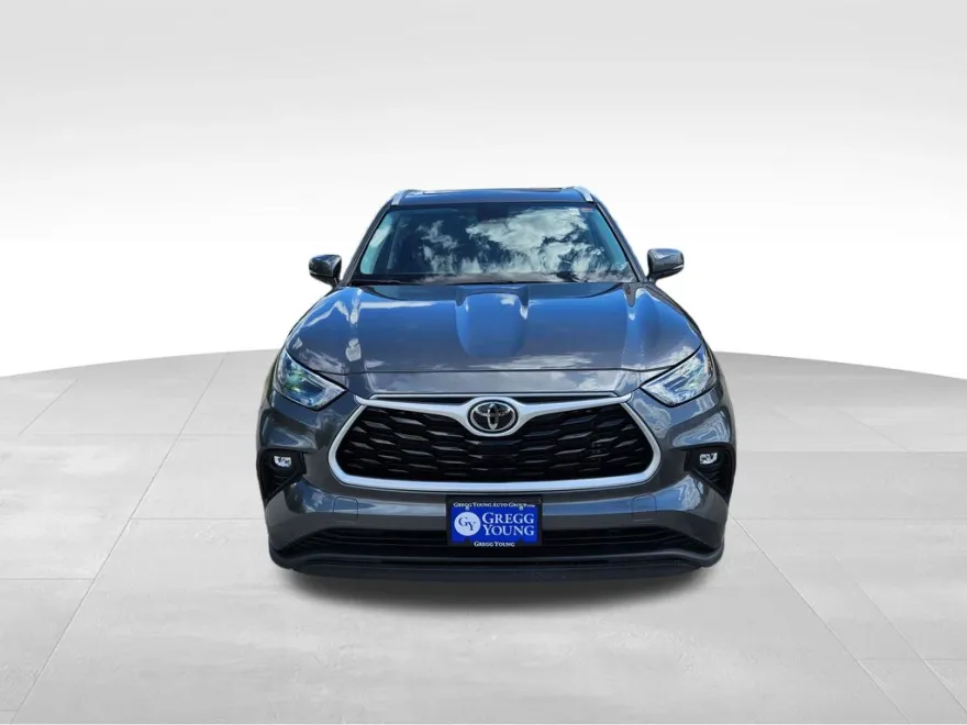 2022 Toyota Highlander XLE photo 1
