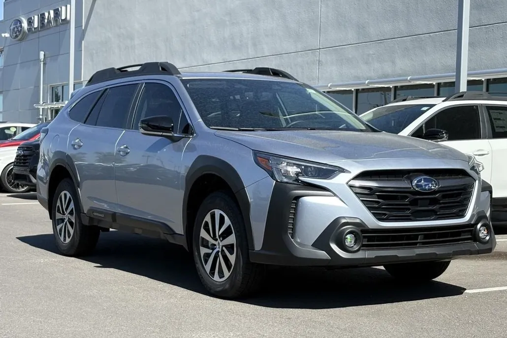 2025 Subaru Outback Premium photo 1