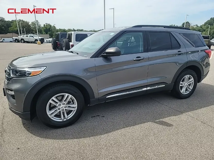 2023 Ford Explorer XLT photo 1