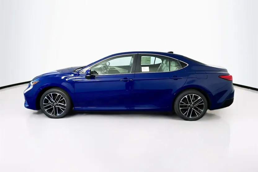 2025 Toyota Camry XLE photo 1