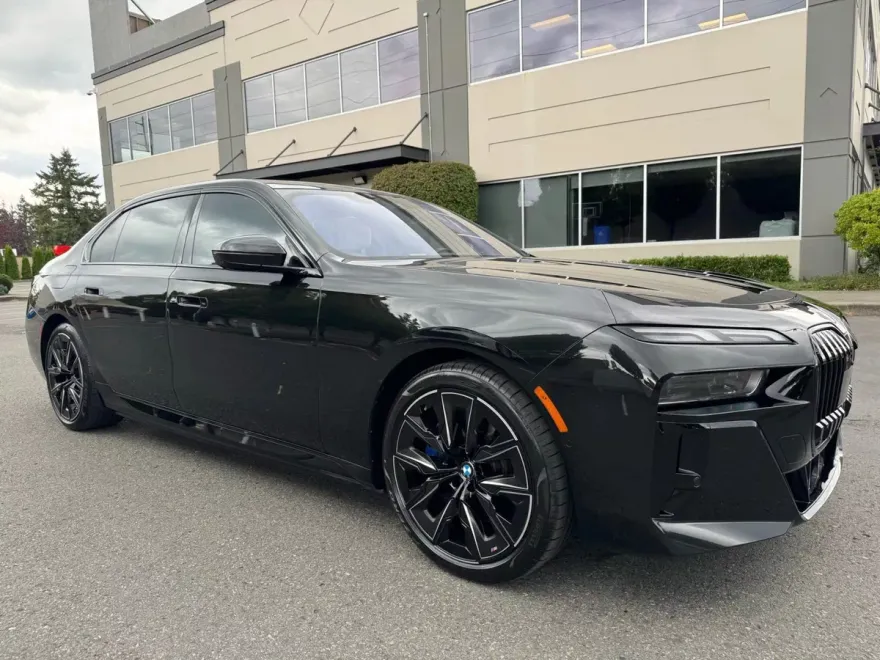 2023 Bmw i7 xDrive60 photo 1