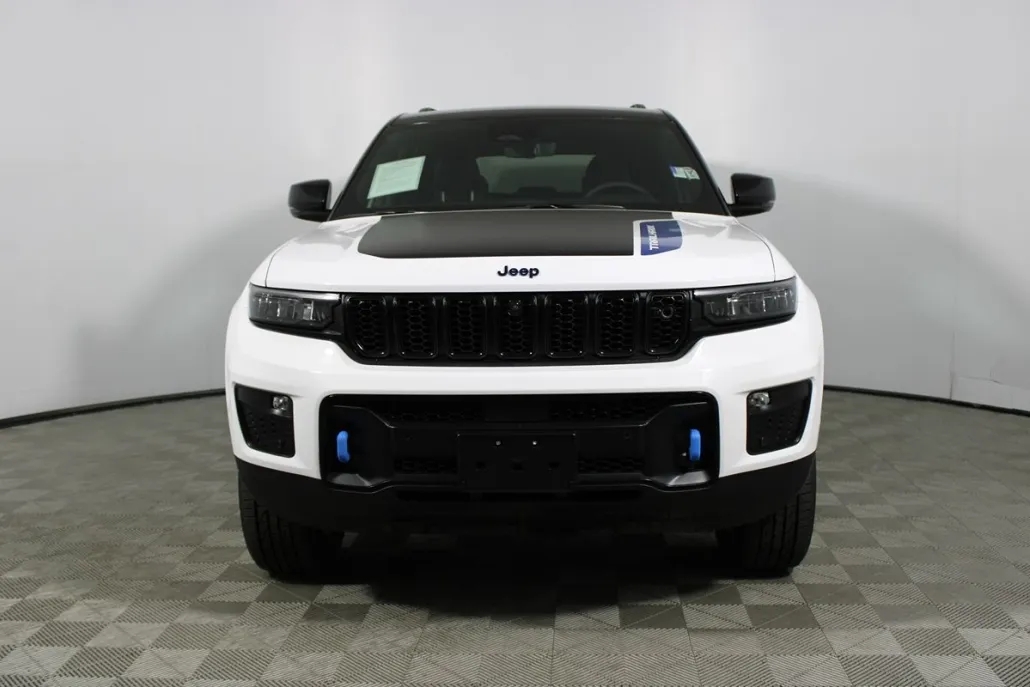 2023 Jeep Cherokee Trailhawk 4xe photo 1