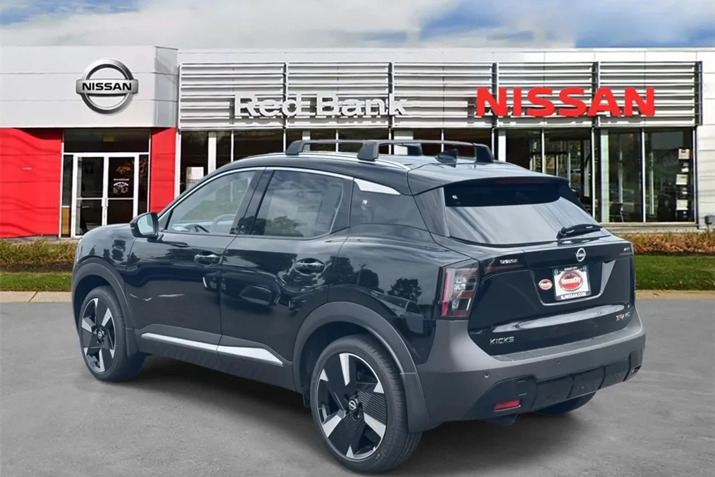 2025 Nissan Kicks SR photo 1