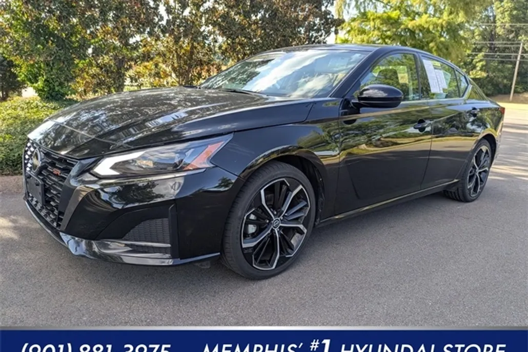 2023 Nissan Altima 2.5 SR photo 1