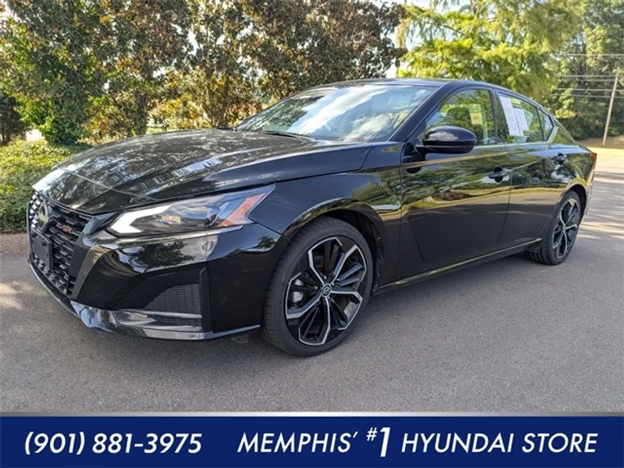 2023 Nissan Altima 2.5 SR photo 1