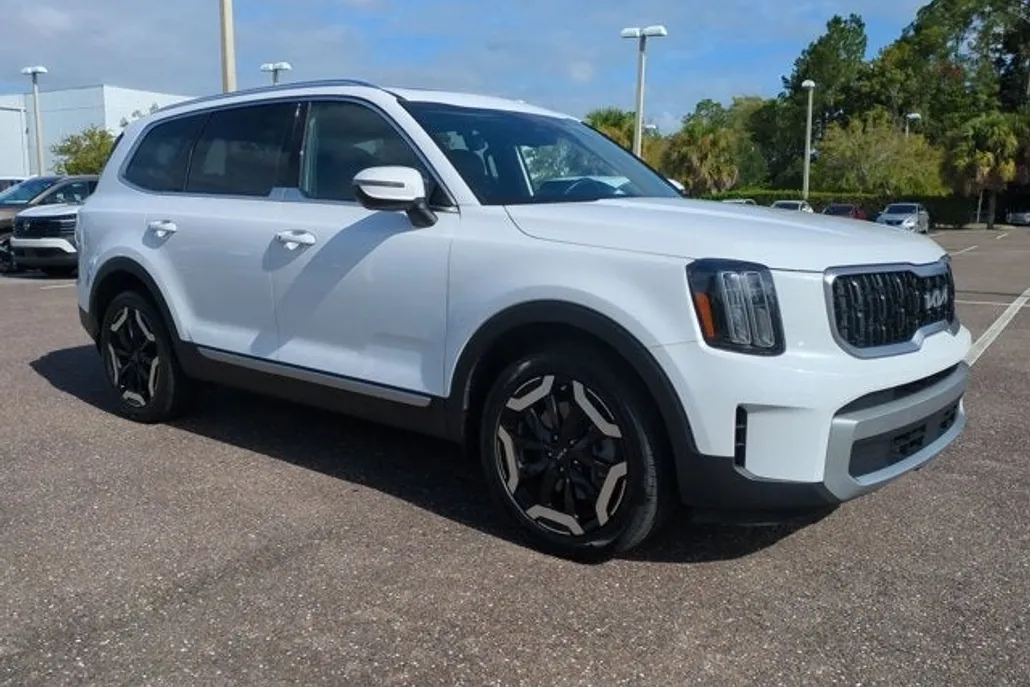 2023 Kia Telluride EX photo 1