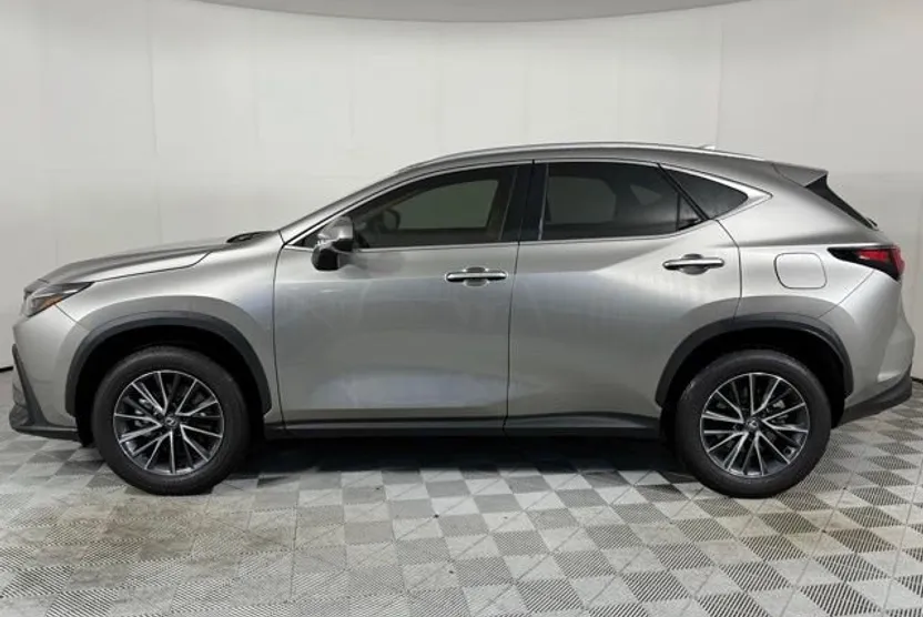 2025 Lexus NX 250 photo 1
