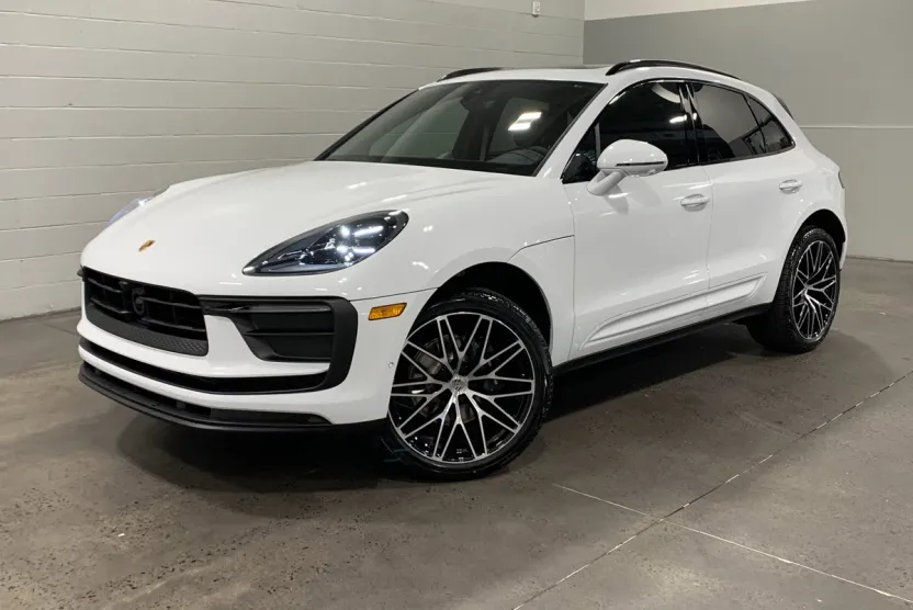 2026 Porsche Macan T photo 1