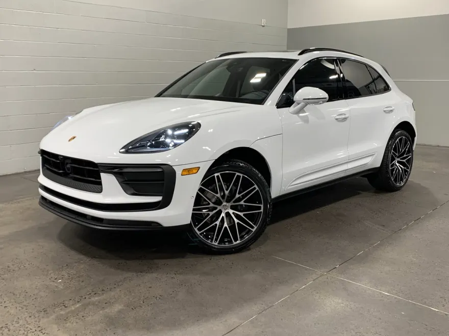 2026 Porsche Macan T photo 1