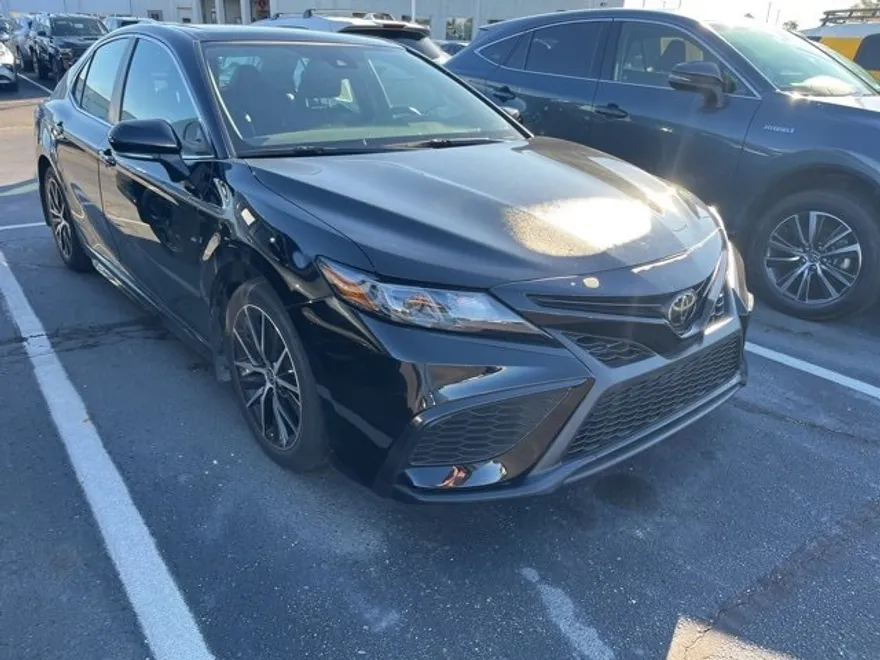 2023 Toyota Camry SE photo 1