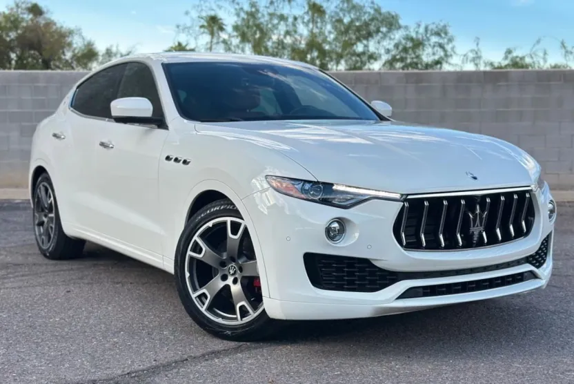 2023 Maserati Levante Base GT photo 1