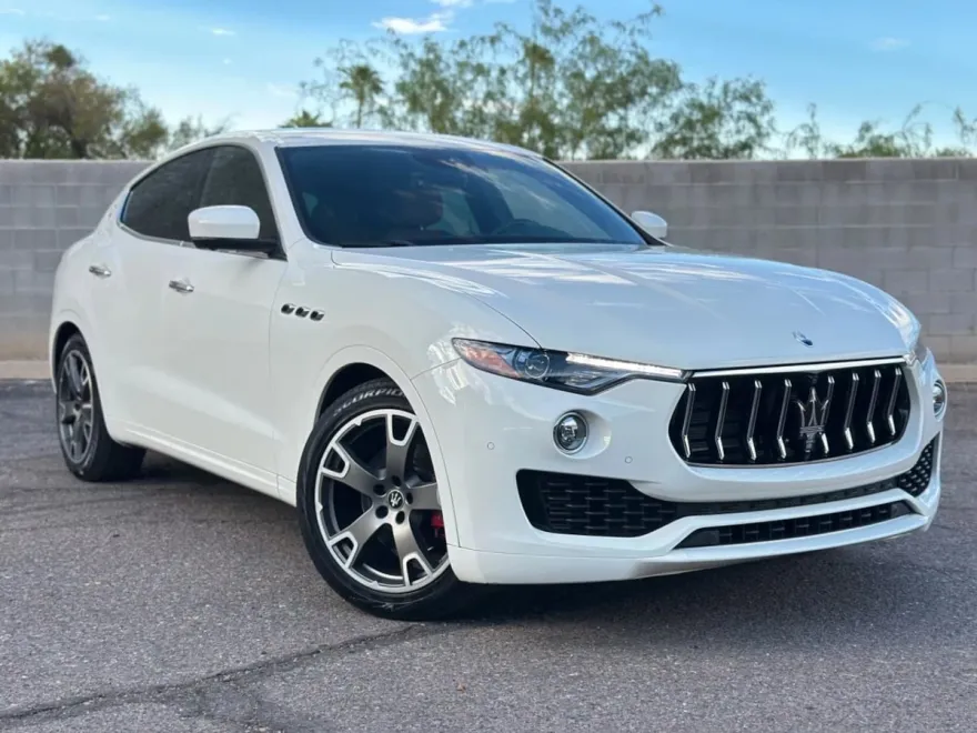 2023 Maserati Levante Base GT photo 1