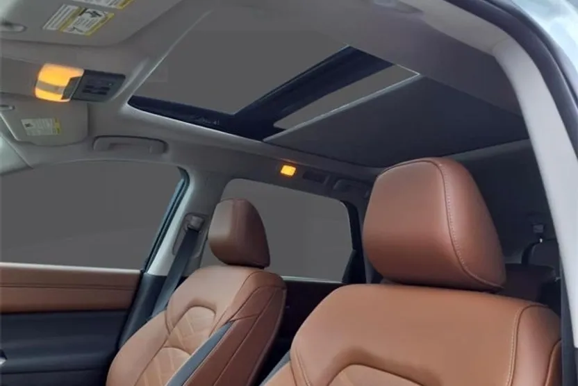 2025 Nissan Pathfinder Platinum photo 1