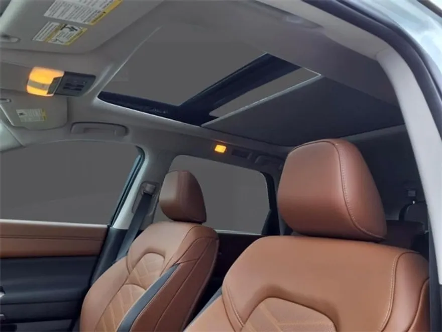 2025 Nissan Pathfinder Platinum photo 1