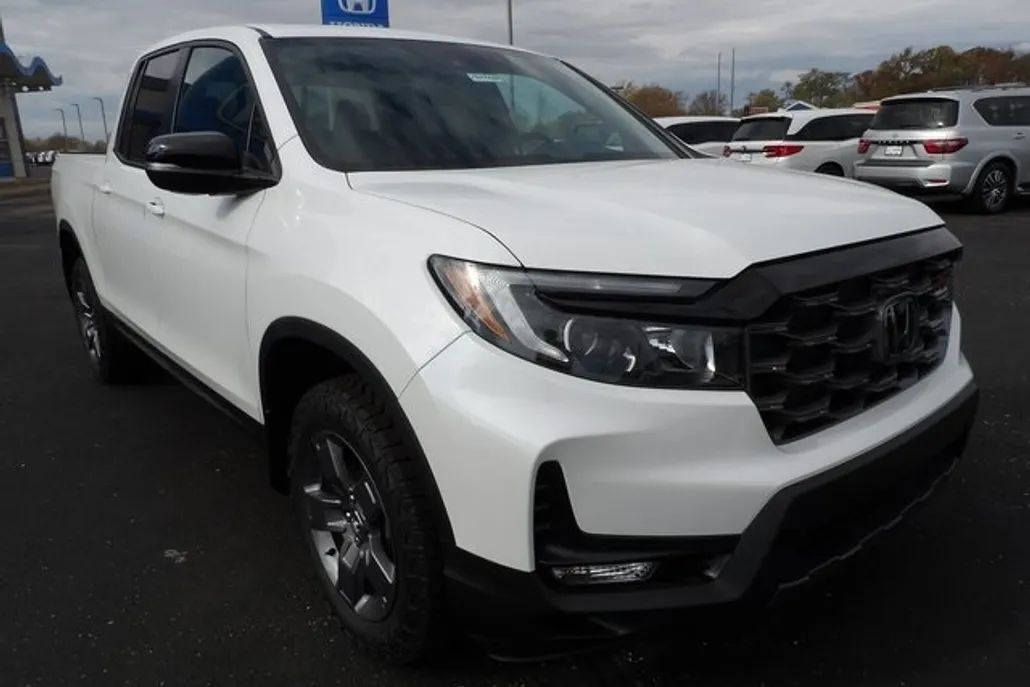 2025 Honda Ridgeline TrailSport photo 1