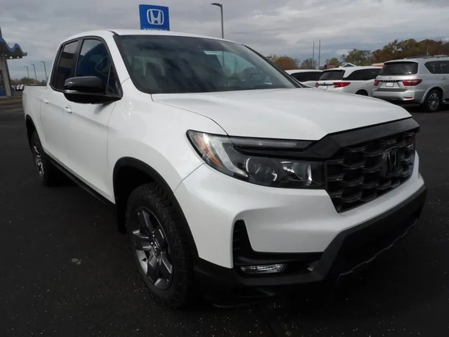 2025 Honda Ridgeline TrailSport photo 1