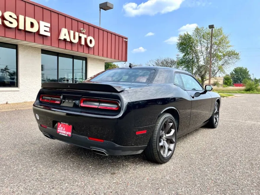 2018 Dodge Challenger SXT Plus photo 1